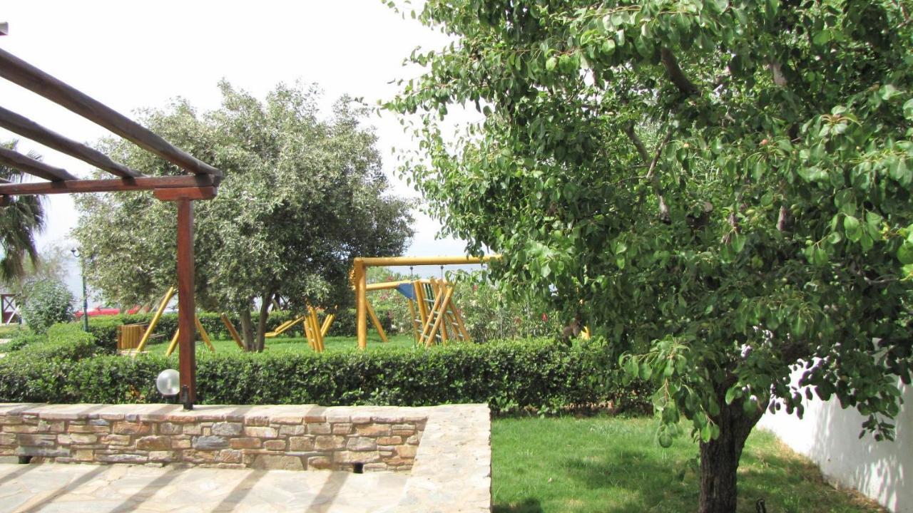 Razi Beach Лефокастро Екстериор снимка
