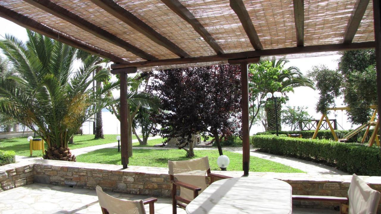 Razi Beach Лефокастро Екстериор снимка