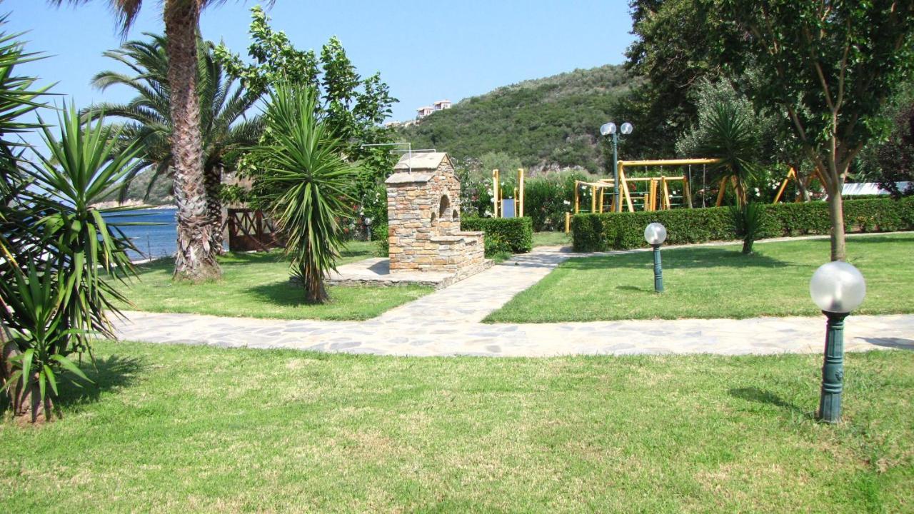 Razi Beach Лефокастро Екстериор снимка