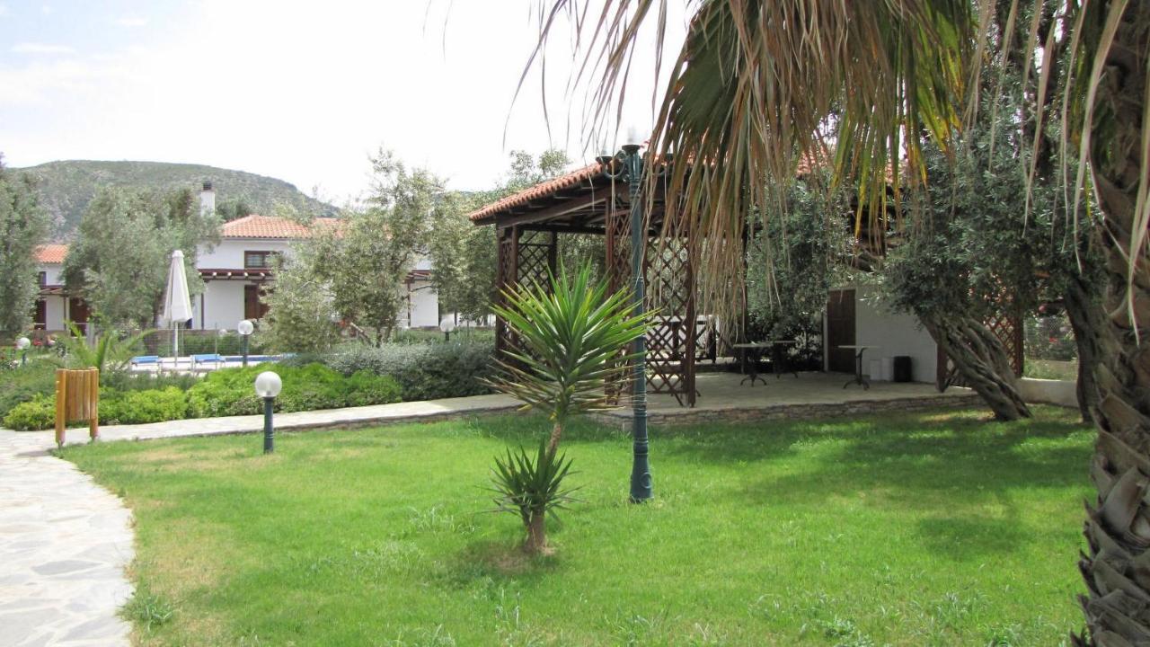 Razi Beach Лефокастро Екстериор снимка