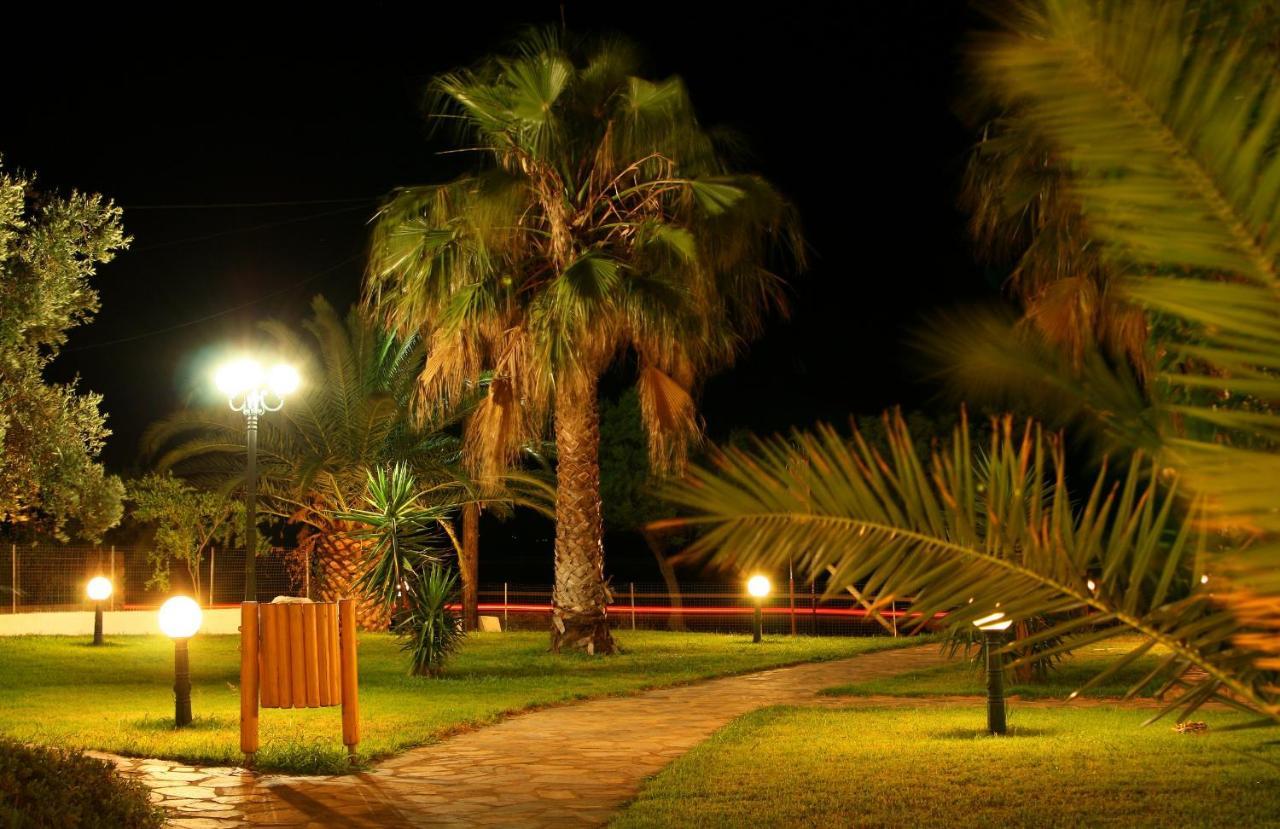Razi Beach Лефокастро Екстериор снимка