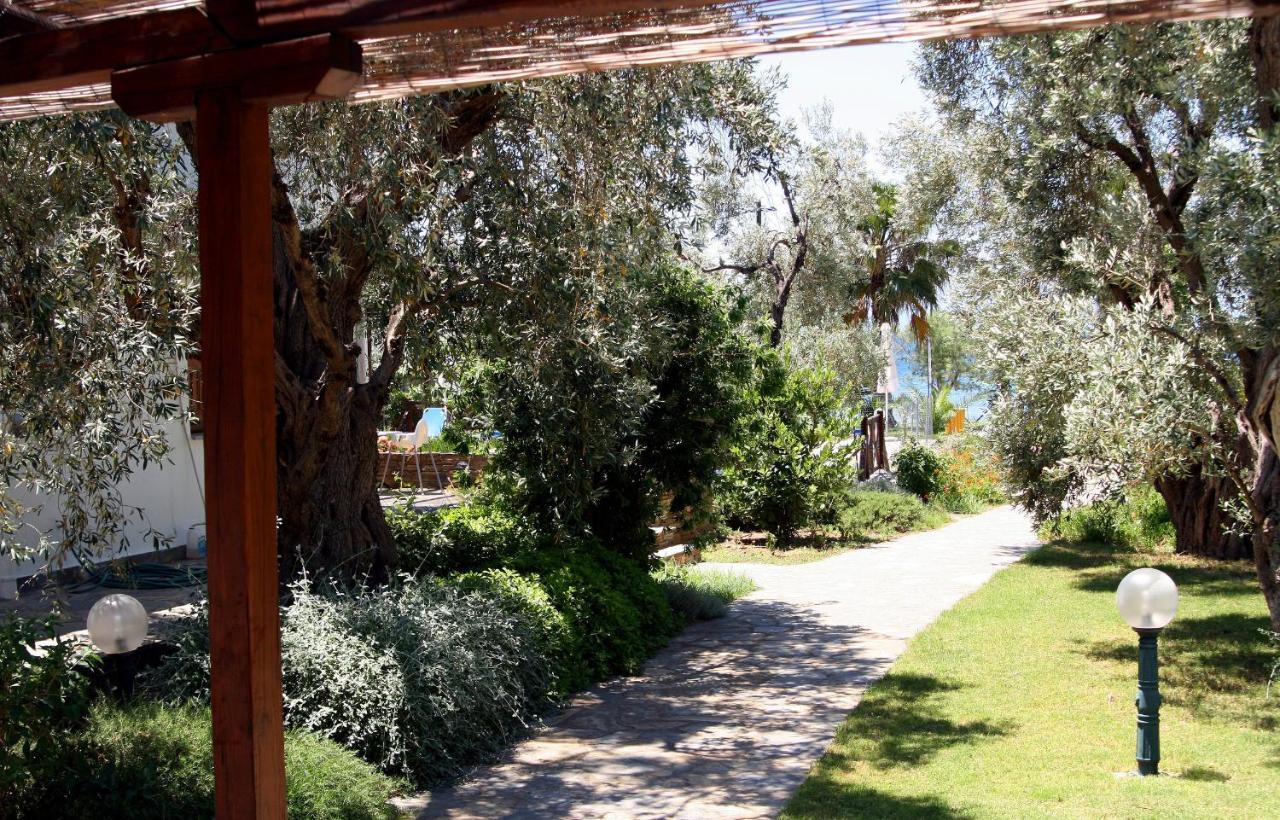 Razi Beach Лефокастро Екстериор снимка