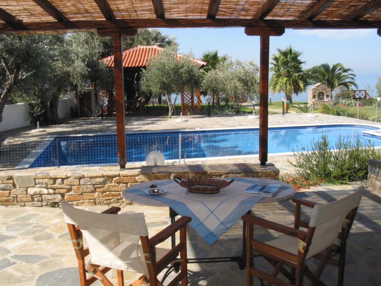 Razi Beach Лефокастро Екстериор снимка