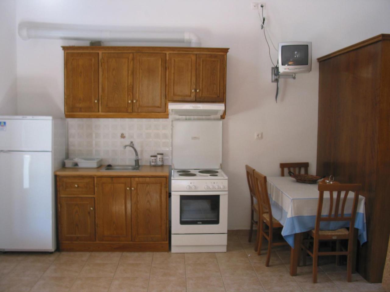 Razi Beach Лефокастро Екстериор снимка