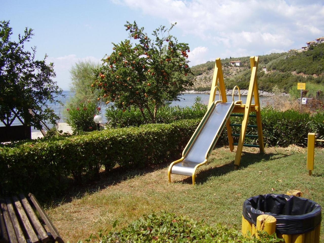 Razi Beach Лефокастро Екстериор снимка